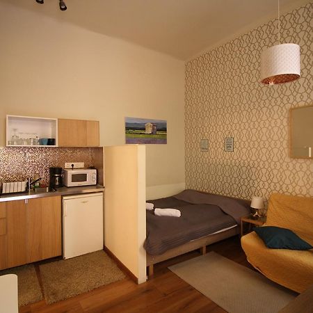 Home Apartment Near Blaha Lujza Square Budapest Luaran gambar